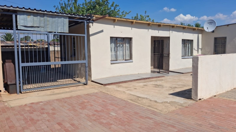 5 Bedroom Property for Sale in Mabopane Unit A North West